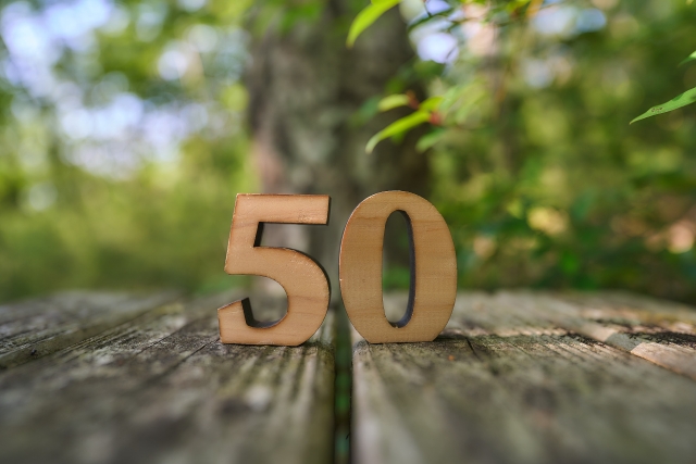 ５０